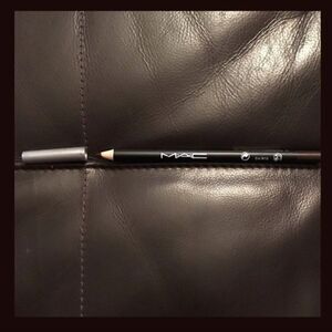 M.A.C. Eye/Lipliner Aloe Vera & Vitamin E​